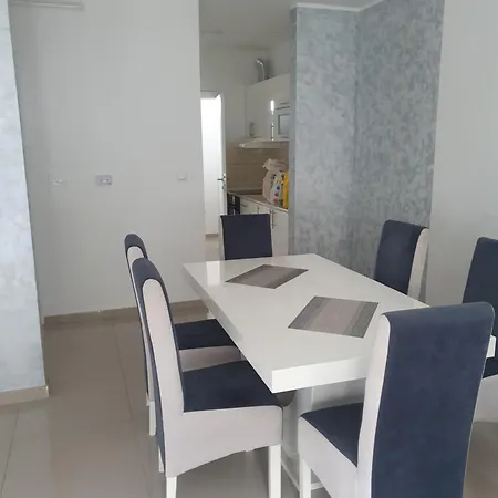 Lux Trosoban Apartment