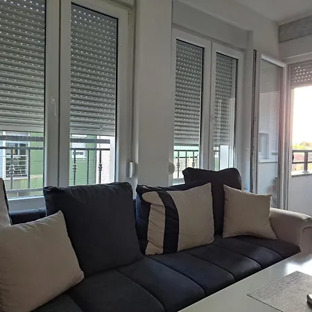 Lux Trosoban 스렘스카 미트로비차