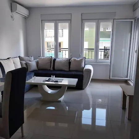 Lux Trosoban * 스렘스카 미트로비차