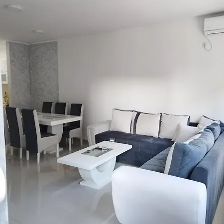Lux Trosoban Apartment Sremska Mitrovica