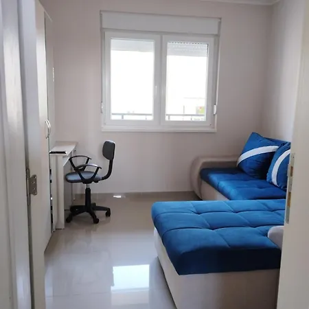 Lux Trosoban Sremska Mitrovica