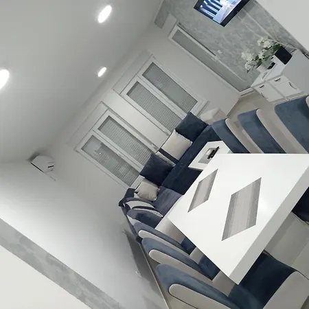 Lux Trosoban 아파트