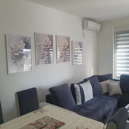 Lux Trosoban Apartment