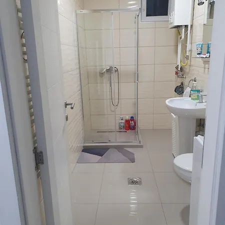 Lux Trosoban 스렘스카 미트로비차