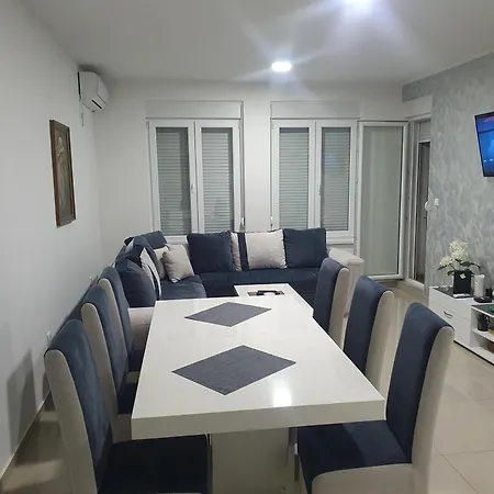 Lux Trosoban * Sremska Mitrovica
