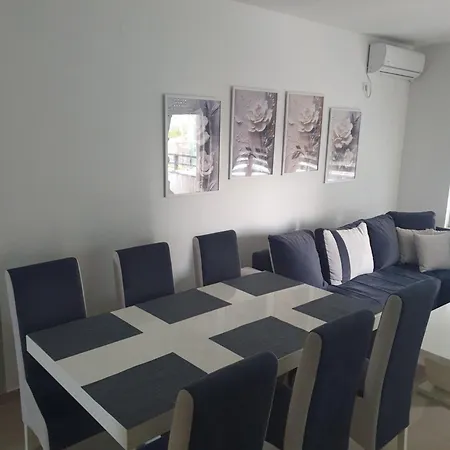 Lux Trosoban * Sremska Mitrovica