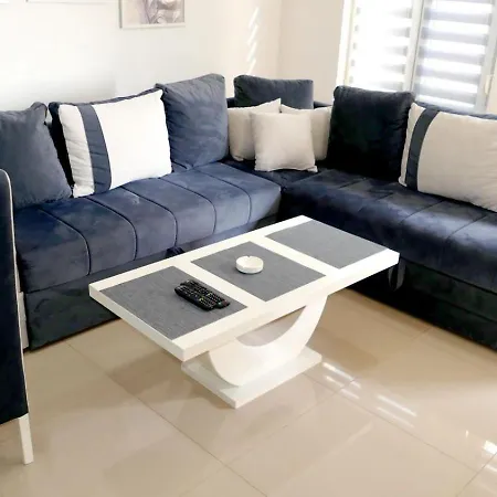 Lux Trosoban * 스렘스카 미트로비차