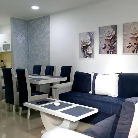 Lux Trosoban 아파트