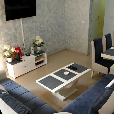 Lux Trosoban 아파트 *